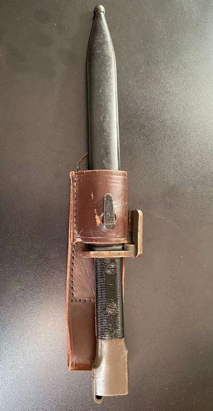 FN FAL BAYONET WITH METAL SCABBARD AND LEATHER FROG-PLASTIC GRIPS