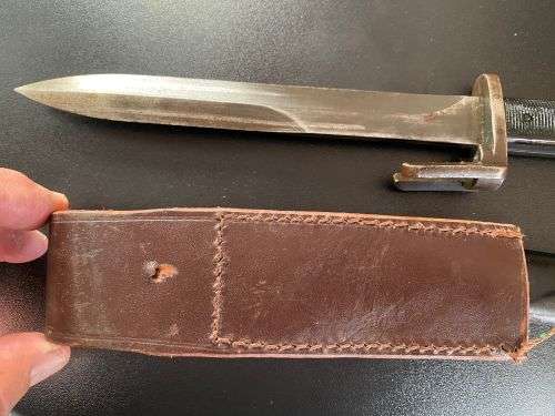 FN FAL BAYONET WITH METAL SCABBARD AND LEATHER FROG-PLASTIC GRIPS