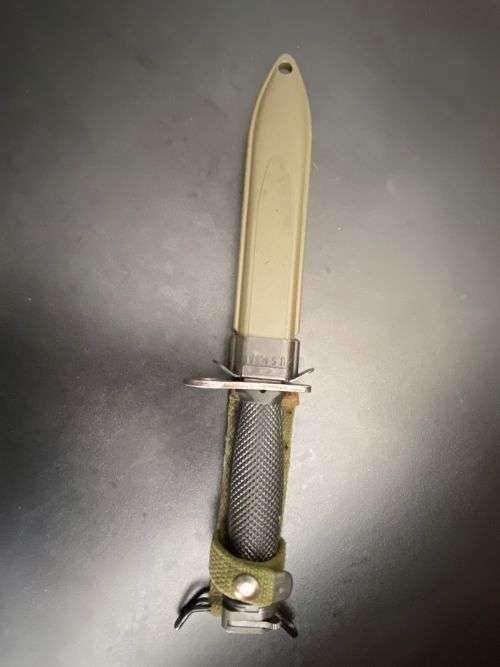 US M7 BAYONET AND SCABBARD FOR THE M16 RIFLE