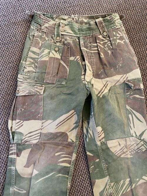 RHODESIAN CAMO TROUSERS SIZE 30 WITH PIPE LENGTH OF 72CM-VOMBAT USED-MISSING 2 BUTTONS