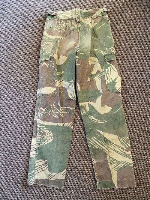 RHODESIAN CAMO TROUSERS SIZE 30 WITH PIPE LENGTH OF 72CM-VOMBAT USED-MISSING 2 BUTTONS