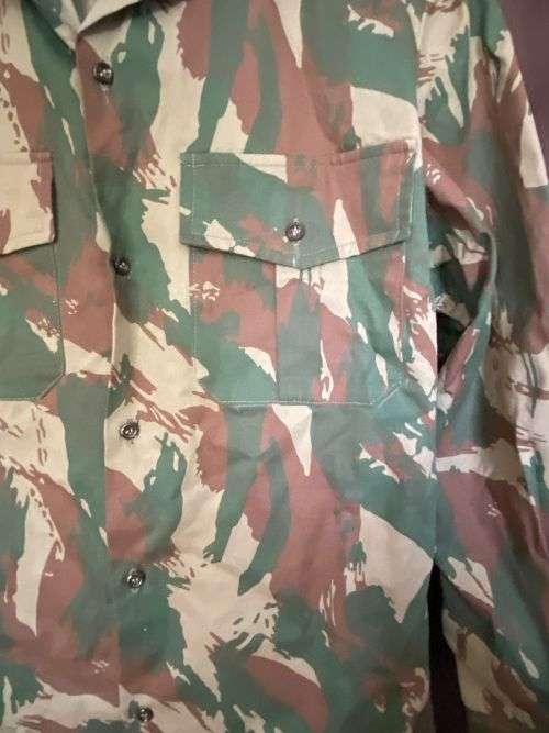 RECCE COPY P-ZIMBABWE CAMOUFLAGE,LONG SLEEVE SHIRT,SIZE MEDIUM-MEASURES 55CM ARMPIT TO ARMPIT-PAPER