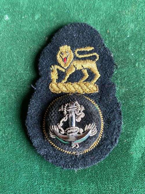 PETTY OFFICERS CAP BADGE-WORN 1961-2003