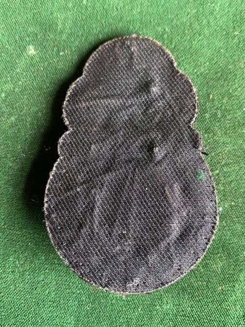 PETTY OFFICERS CAP BADGE-WORN 1961-2003