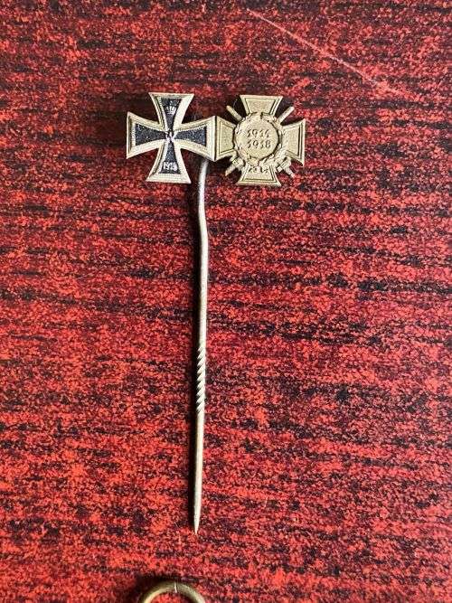 WW1 IMPERIAL GERMAN IRON CROSS EK2 MEDAL (MARKINGS ON RING-PLEASE LOOK AT PICS)/HINDENBURG COMBATANT