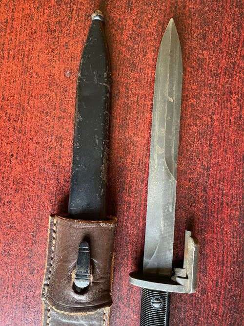 FN FAL BAYONET WITH LEATHER FROG-EXTENDED LENGTH 31 CM-THIS BAYONET WITH SCABBARD AND LEATHER FROG I
