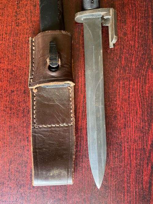 FN FAL BAYONET WITH LEATHER FROG-EXTENDED LENGTH 31 CM-THIS BAYONET WITH SCABBARD AND LEATHER FROG I