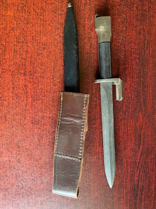 FN FAL BAYONET WITH LEATHER FROG-EXTENDED LENGTH 31 CM-THIS BAYONET WITH SCABBARD AND LEATHER FROG I
