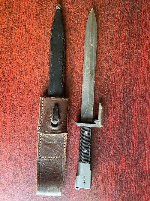 FN FAL BAYONET WITH LEATHER FROG-EXTENDED LENGTH 31 CM-THIS BAYONET WITH SCABBARD AND LEATHER FROG I
