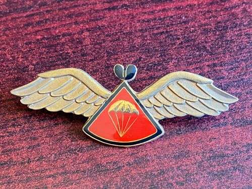 LESOTHO DEFENCE FORCE FREEFALL PARACHUTE WING-NUMBERED NO 73-GILDING METAL WINGS WITH RED ENAMEL CEN