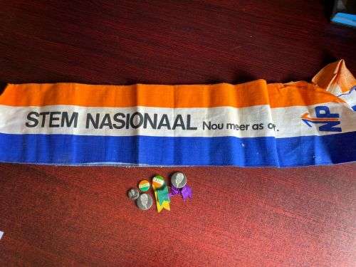 SELECTION OF VINTAGE POLITICAL BADGES AND ONE BANNER-SOLD TOGETHER- 6 ON TOTAL