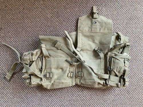 RHODESIA PATTERN 63 KIDNEY POUCHES-ALL CLIPS AND STRAPS CDOMPLETE