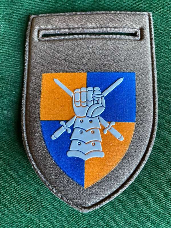 ARMOURED CAR BADGE HQ TUPPER FLASH- ONE PIN