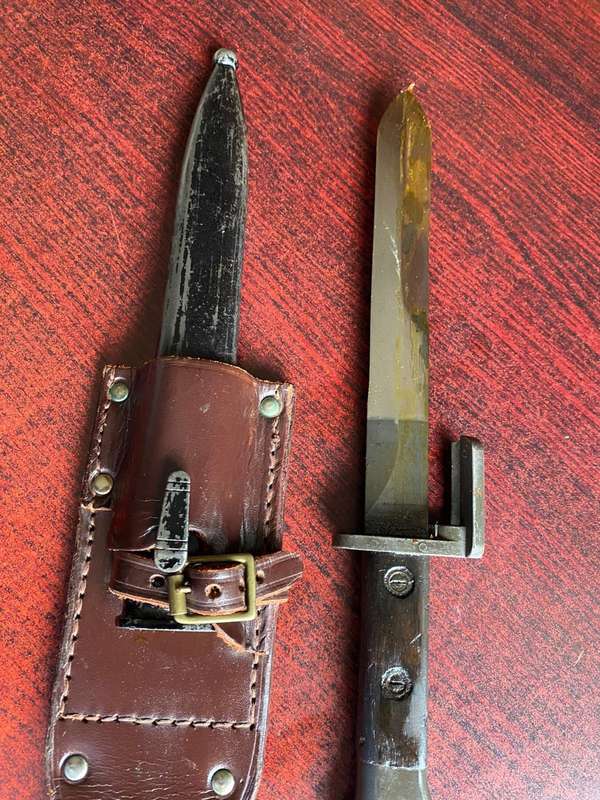 FN FAL RIFLE BAYONET WITH TYPE A STEEL SCABBARD AND LEATHER FROG -VERY GOOD CONDITION