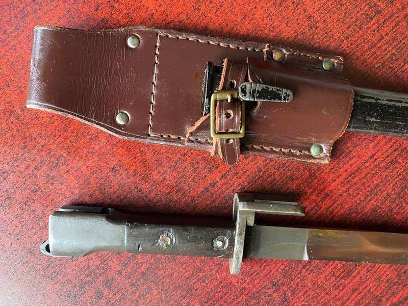 FN FAL RIFLE BAYONET WITH TYPE A STEEL SCABBARD AND LEATHER FROG -VERY GOOD CONDITION