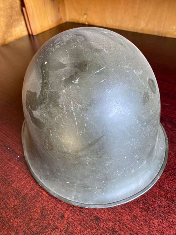 SADF PERIOD STAALDAK WITH NO INNER-COMES WITH CHIN STRAP