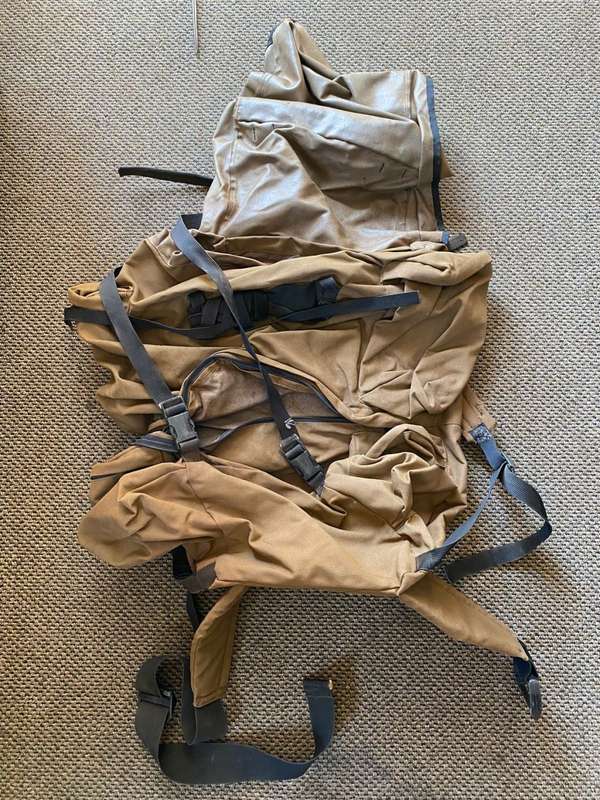 PATTERN 83 LARGE BACK PACK-COMPLETE BUT WITHOUT HI FRAME-ZIPS WORKING