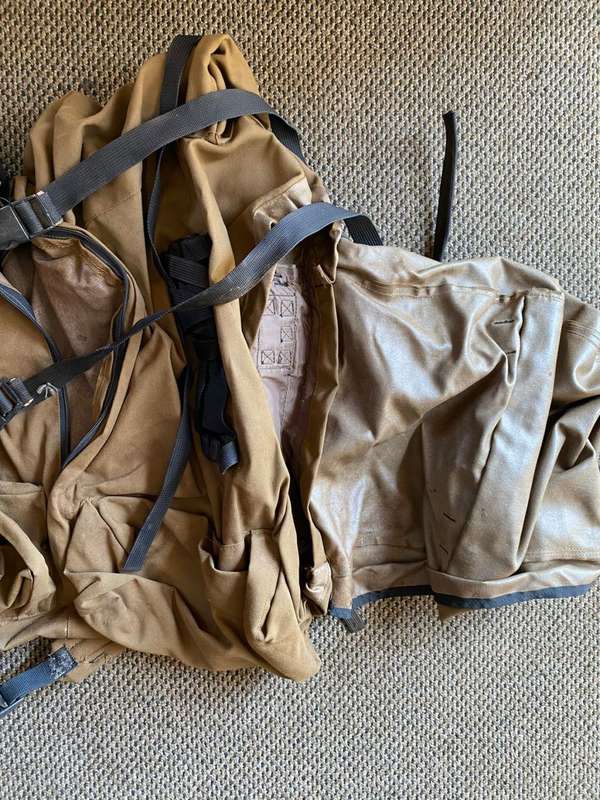 PATTERN 83 LARGE BACK PACK-COMPLETE BUT WITHOUT HI FRAME-ZIPS WORKING