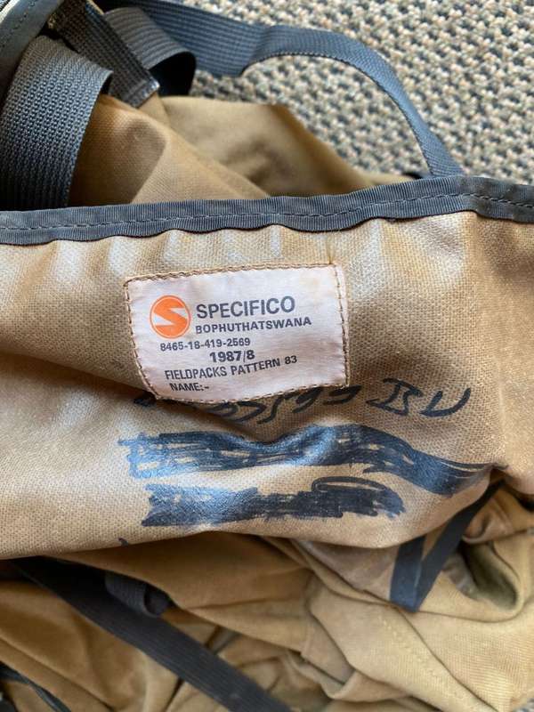 PATTERN 83 LARGE BACK PACK-COMPLETE BUT WITHOUT HI FRAME-ZIPS WORKING