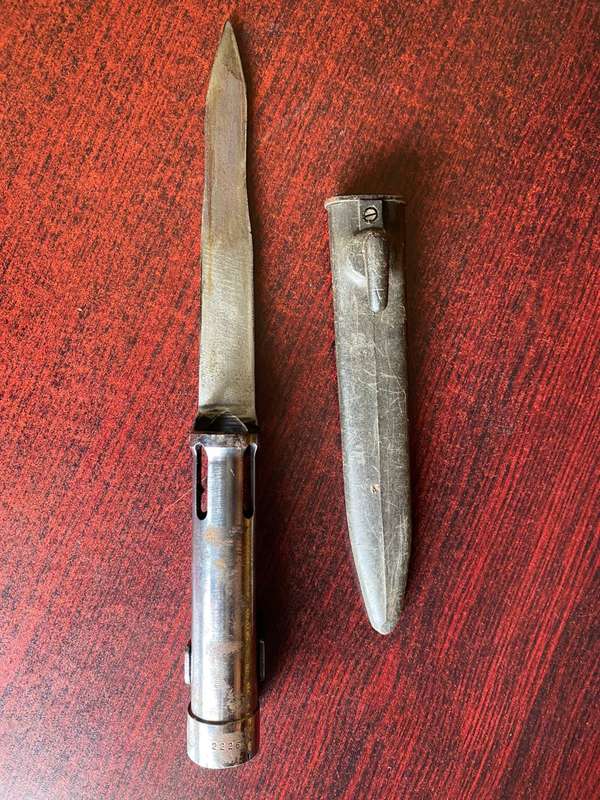 R1 BAYONET WITH PLASTIC SCABBARD
