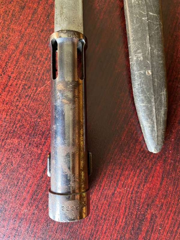 R1 BAYONET WITH PLASTIC SCABBARD