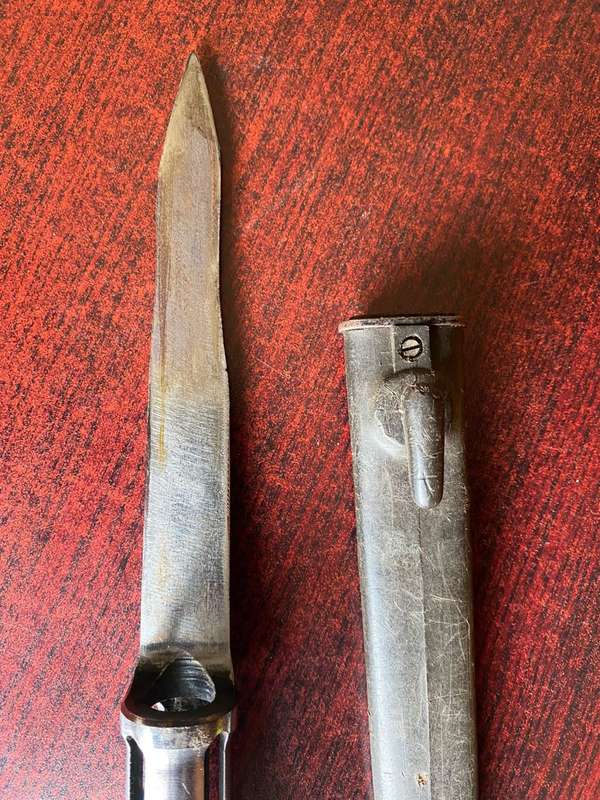 R1 BAYONET WITH PLASTIC SCABBARD