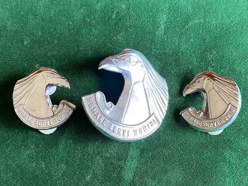 PERSONNEL SERVICE CORPS CAP AND 2 COLLARS IN CHROME-WORN FROM EARLY 1980`S-LUGS + PINS INTACT