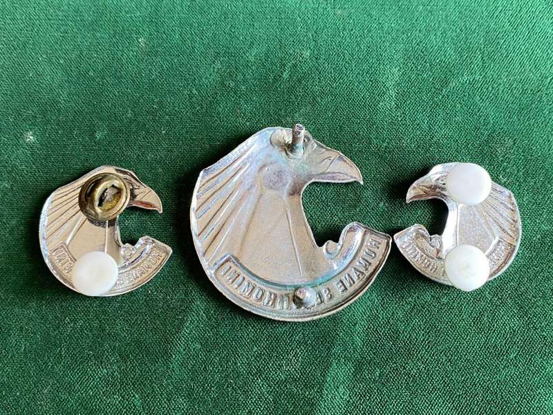 PERSONNEL SERVICE CORPS CAP AND 2 COLLARS IN CHROME-WORN FROM EARLY 1980`S-LUGS + PINS INTACT