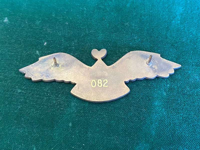 LESOTHO DEFENCE FORCE BASIC PARACHUTE WING-NUMBERED 082-GILDING METAL WINGS WITH GREEN ENAMEL CENTRE