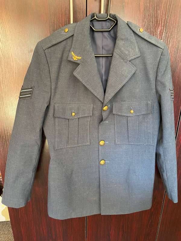 SAAF TUNIC-JACKET SIZE MEDIUM-MEASURES 52 CM ARMPIT TO ARMPIT-ONE BUTTON MISSING