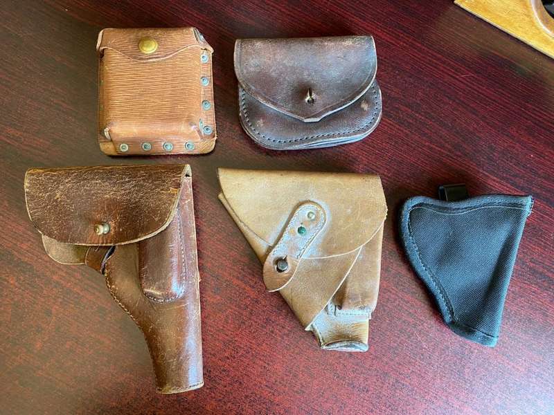 SELECTION OF POUCHES AND HOLSTERS-5 SOLD TOGETHER
