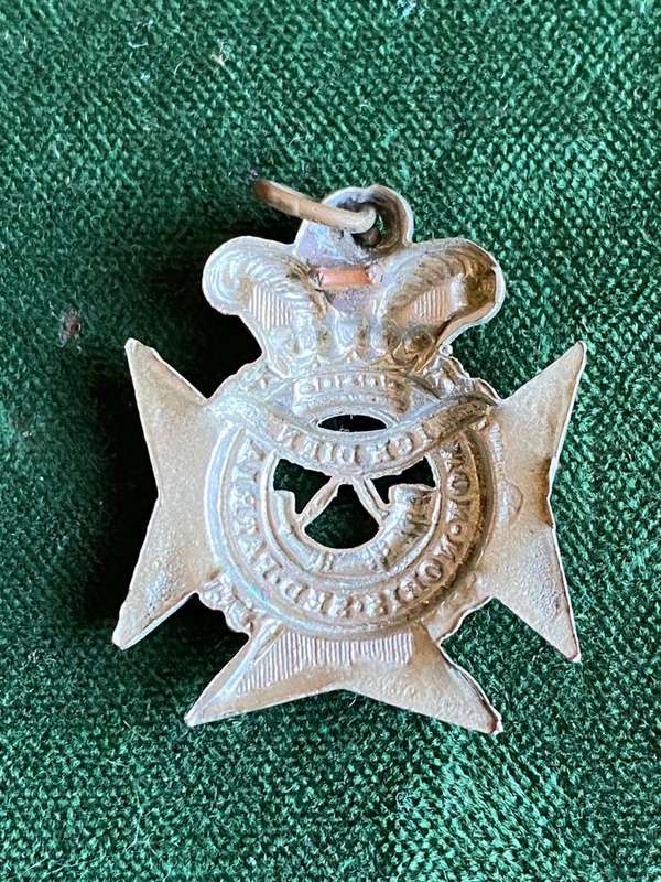 CAPE PENINSULA RIFLES,WHITE METAL BADGE-WORN 1940-1944- NO LUGS
