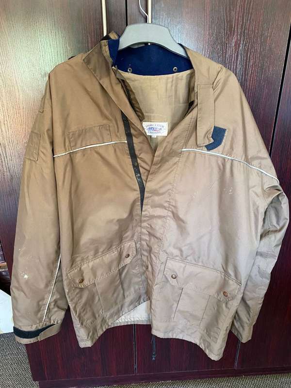 TRAFFIC OFFICERS SPARK AND ELLIS RAIN JACKET-SIZE EXTRA LARGE-MEASURES 65CM ARMPIT TO ARMPIT-GOOD CO