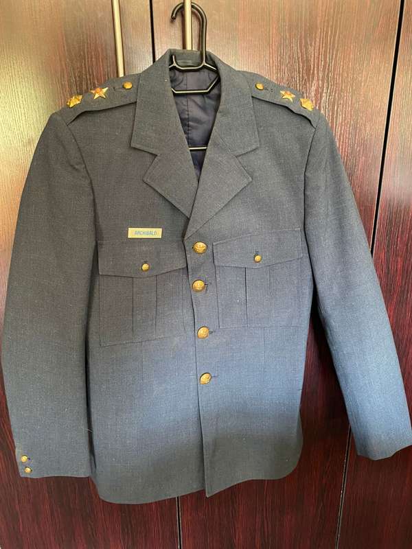 SAAF STEP OUT JACKET-SIZE SMALL-MEASURES 48 CM ARMPIT TO ARMPIT-GOOD CONDITION-BUTTONS COMPLETE