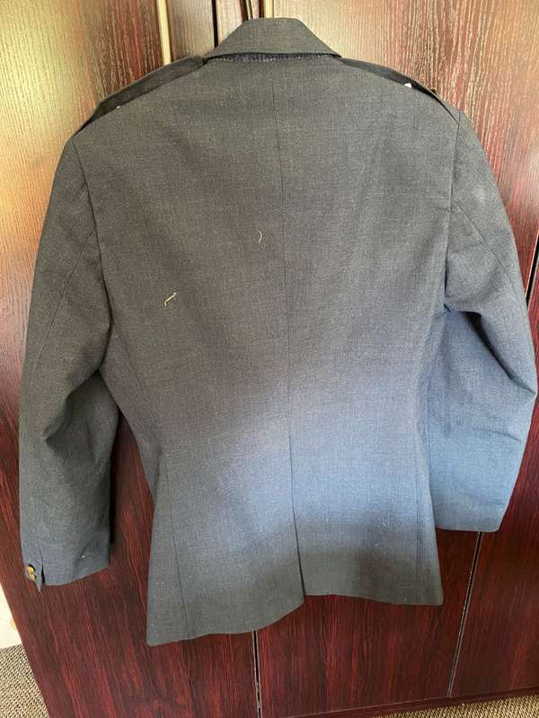 SAAF STEP OUT JACKET-SIZE SMALL-MEASURES 48 CM ARMPIT TO ARMPIT-GOOD CONDITION-BUTTONS COMPLETE