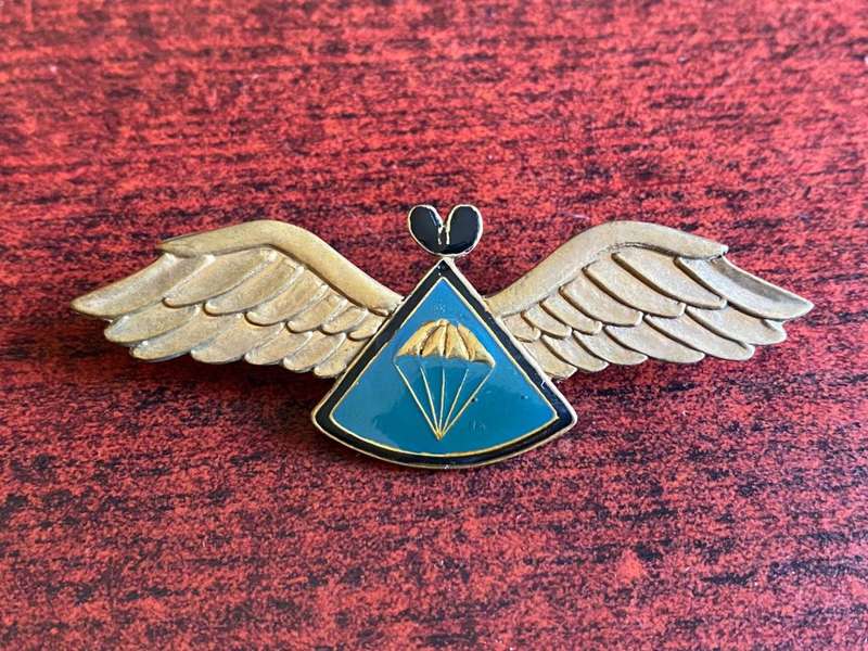 LESOTHO DEFENCE FORCE DISPATCHER PARACHUTE WING-NUMBERED NO 30-GILDING METAL WINGS WITH ENAMEL CENTR