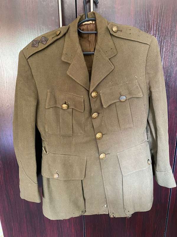 WW2 UNIFORM JACKET-DAMAGED-PLEASE LOOK AT PICS-SIZE SMALL-MEASURES 45CM ARMPIT TO ARMPIT