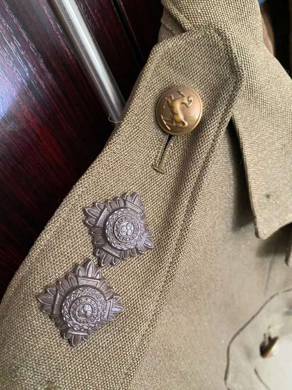 WW2 UNIFORM JACKET-DAMAGED-PLEASE LOOK AT PICS-SIZE SMALL-MEASURES 45CM ARMPIT TO ARMPIT