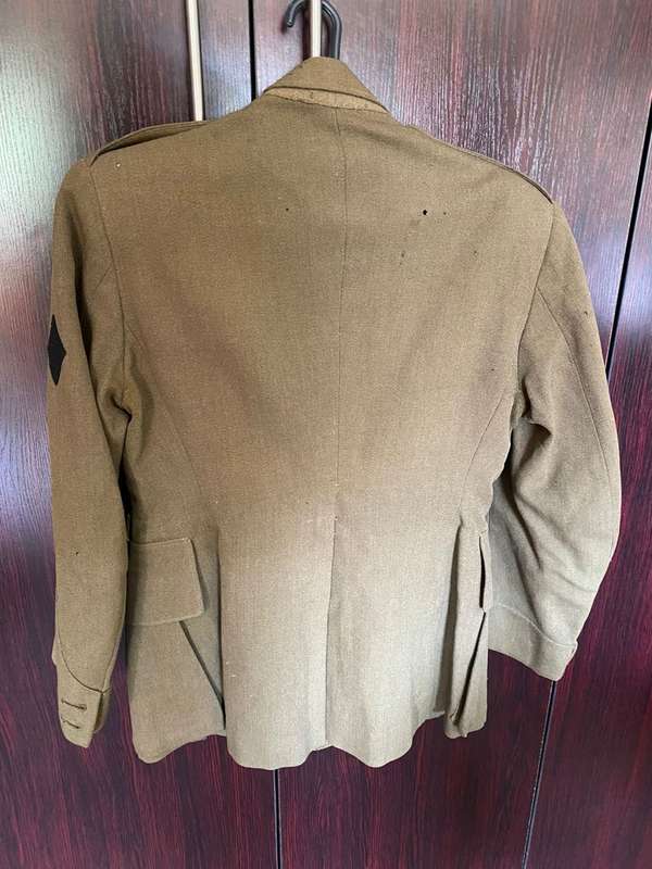 WW2 UNIFORM JACKET-DAMAGED-PLEASE LOOK AT PICS-SIZE SMALL-MEASURES 45CM ARMPIT TO ARMPIT