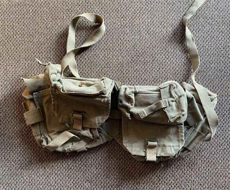 SADF BORDER WAR PERIOD,PATTERN 73 WEBBING-KIDNEY POUCHES-GOOD AND COMPLETE CONDITION