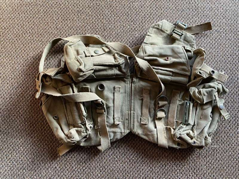 SADF BORDER WAR PERIOD,PATTERN 73 WEBBING-KIDNEY POUCHES-GOOD AND COMPLETE CONDITION