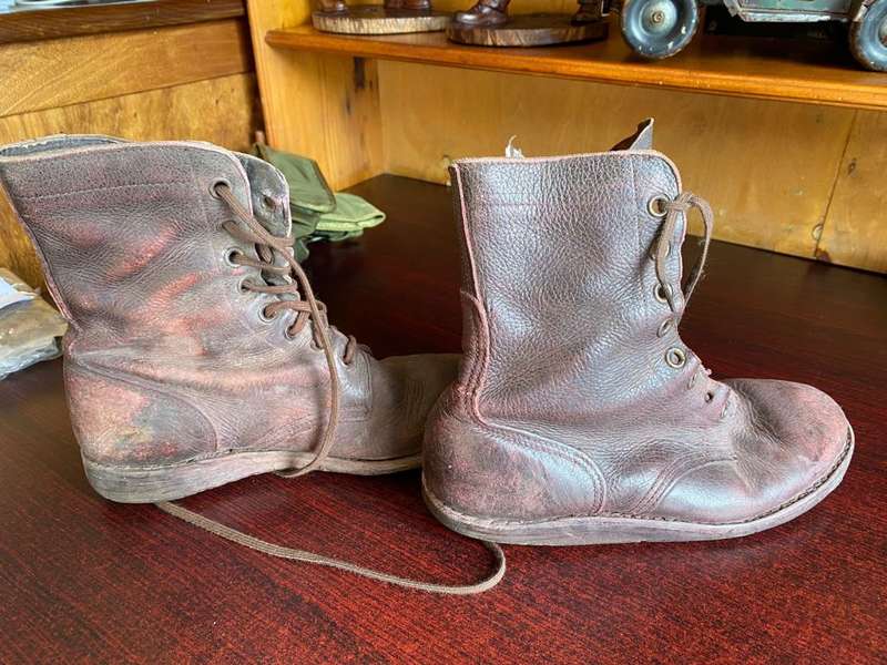 SADF,RECCE ANTI-TRACKING BOOTS-SIZE 9 -WELL USED