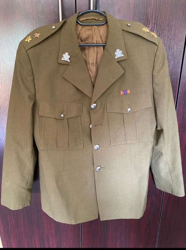 SA ARMOURED CORPS STEP OUT JACKET-SIZE MEDIUM-MEASURES 55 CM ARMPIT TO ARMPIT-GOOD CONDITION