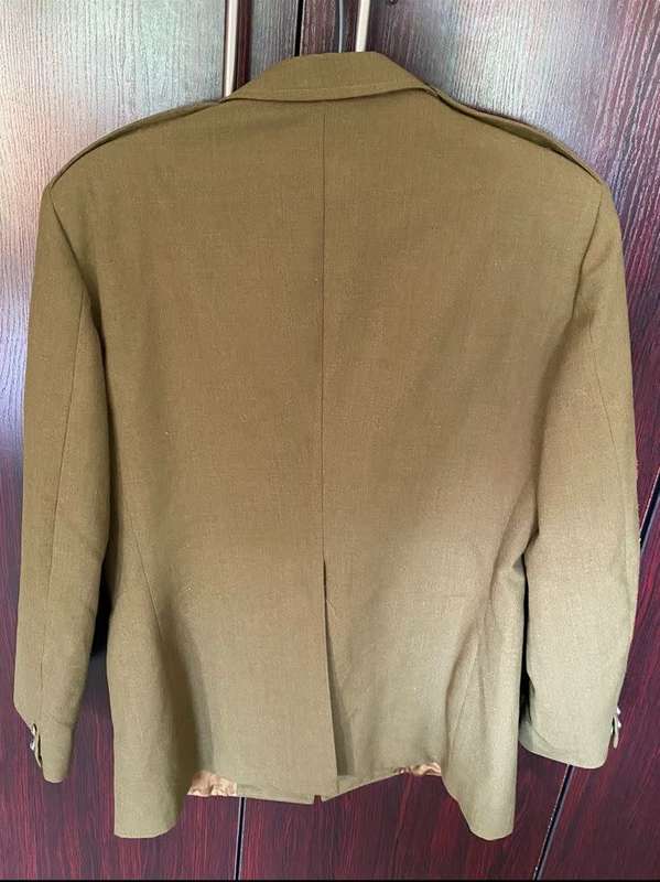 SA ARMOURED CORPS STEP OUT JACKET-SIZE MEDIUM-MEASURES 55 CM ARMPIT TO ARMPIT-GOOD CONDITION
