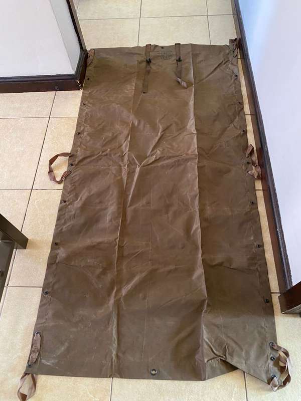 SADF PERIOD MILITARY ISSUE-GROUND SHEET CAN ALSO BE USED AS STRETCHER-MEASURES 180X90 CM-GOOD CONDIT