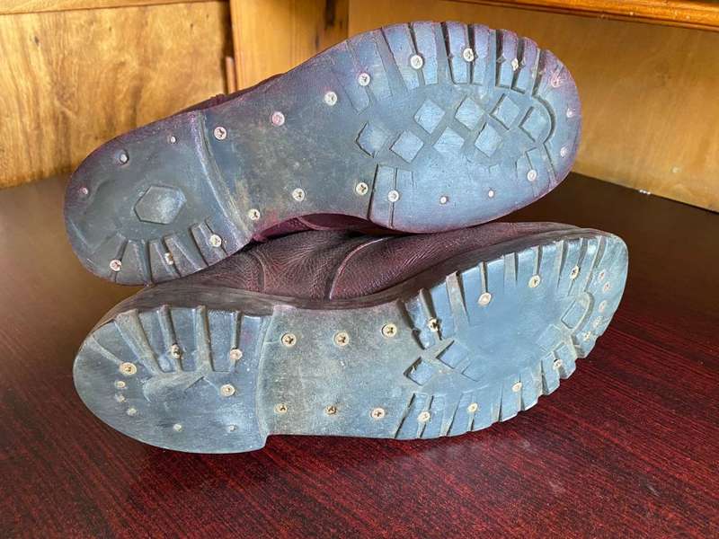 PARABAT JUMPERS-NOT A MATCHING PAIR-GOOD FOR DISPLAY PURPOSE ONLY-AROUND A SIZE 9 -10