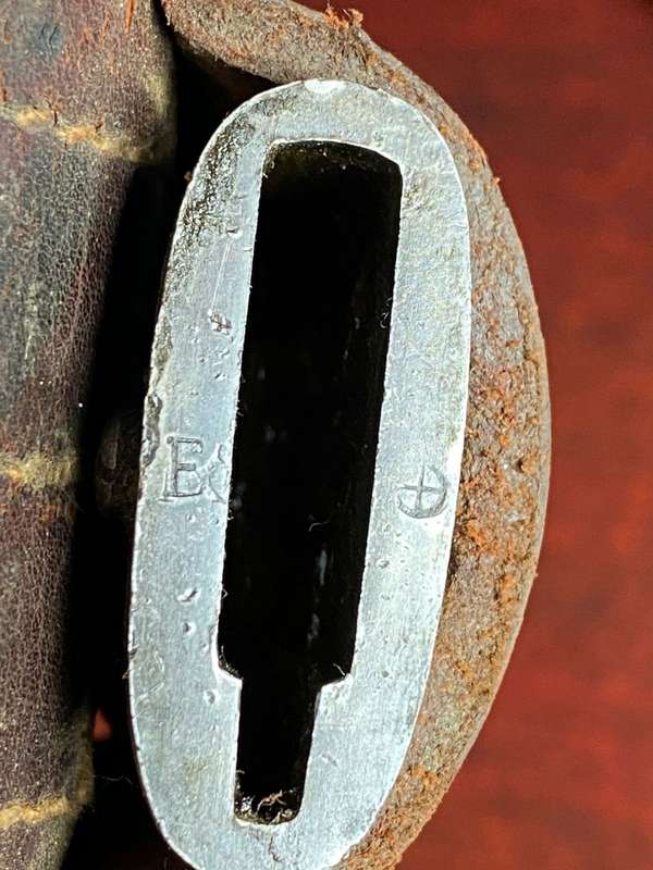 WW1 S98/05-BUTCHER BLADE BAYONET-COMES WITH NUMBERED STEEL SCABBARD AND GOOD CONDITION -ORIGINAL LEA