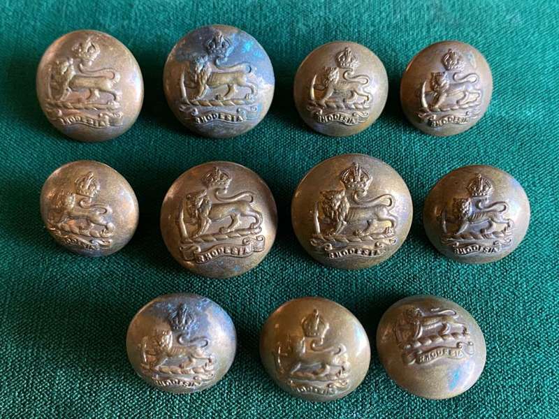 RHODESIA BRASS TUNIC BUTTONS-11 IN TOTAL-WORN 1942-54-DIAMETER 22 AND 18 MM