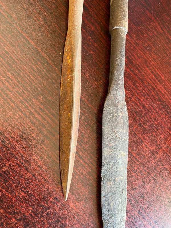 OLD SPEAR POINTS-MEASURES 44 AND 31 CM