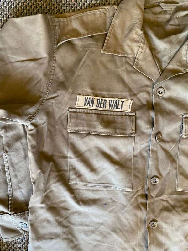 SADF BORDER WAR PERIOD LONG SLEEVE SHIRTS-A SIZE SMALL-MEASURES 50 CM ARMPIT TO ARMPIT AND A SIZE ME